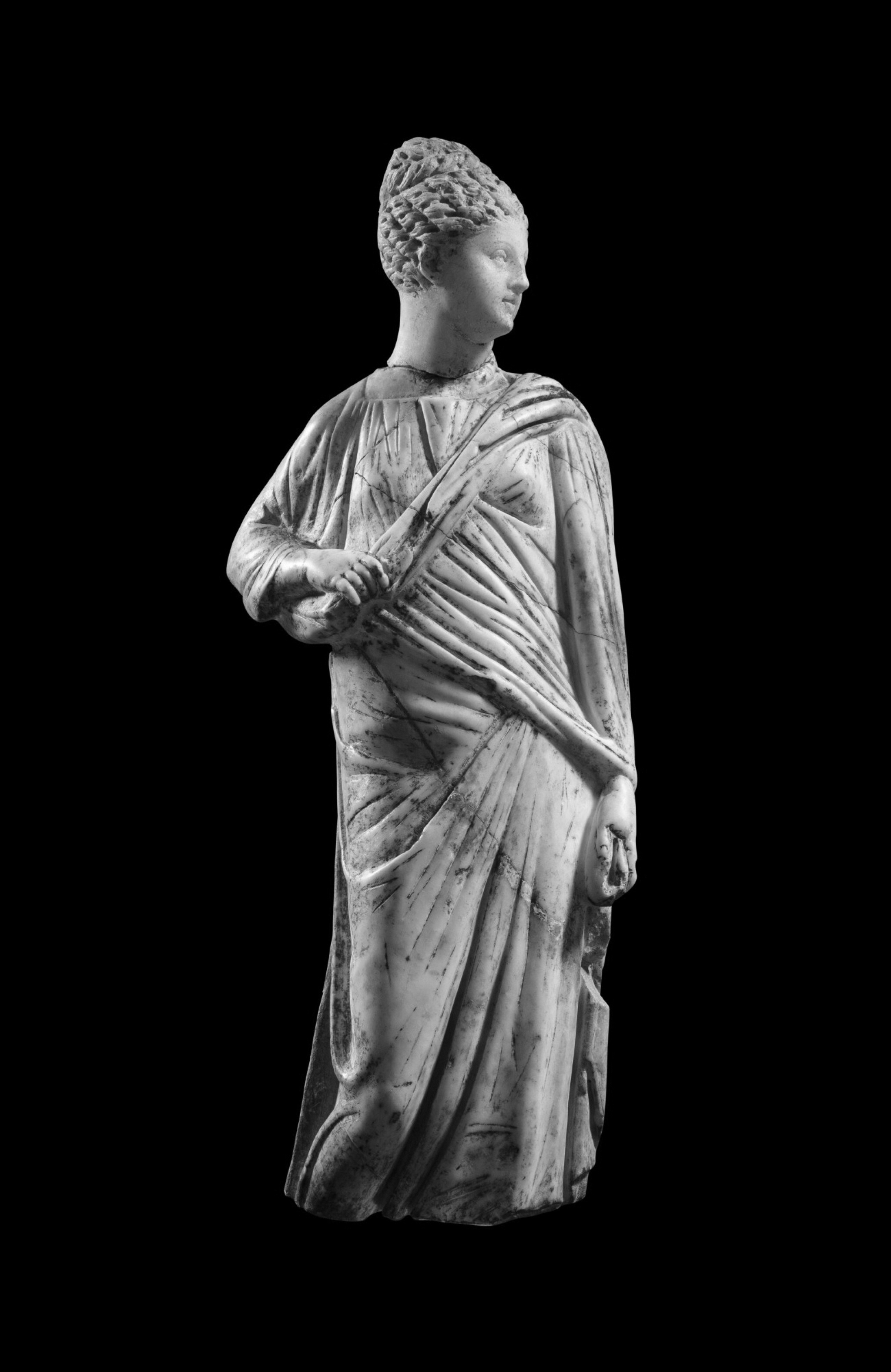 Roman statue with draped fabric